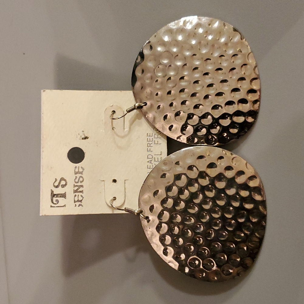 ITS SENSE SILVER TONED LEAD FREE, NICKEL FREE EARRINGS